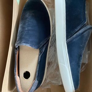 9M Lucky Brand Velvet Sneakers